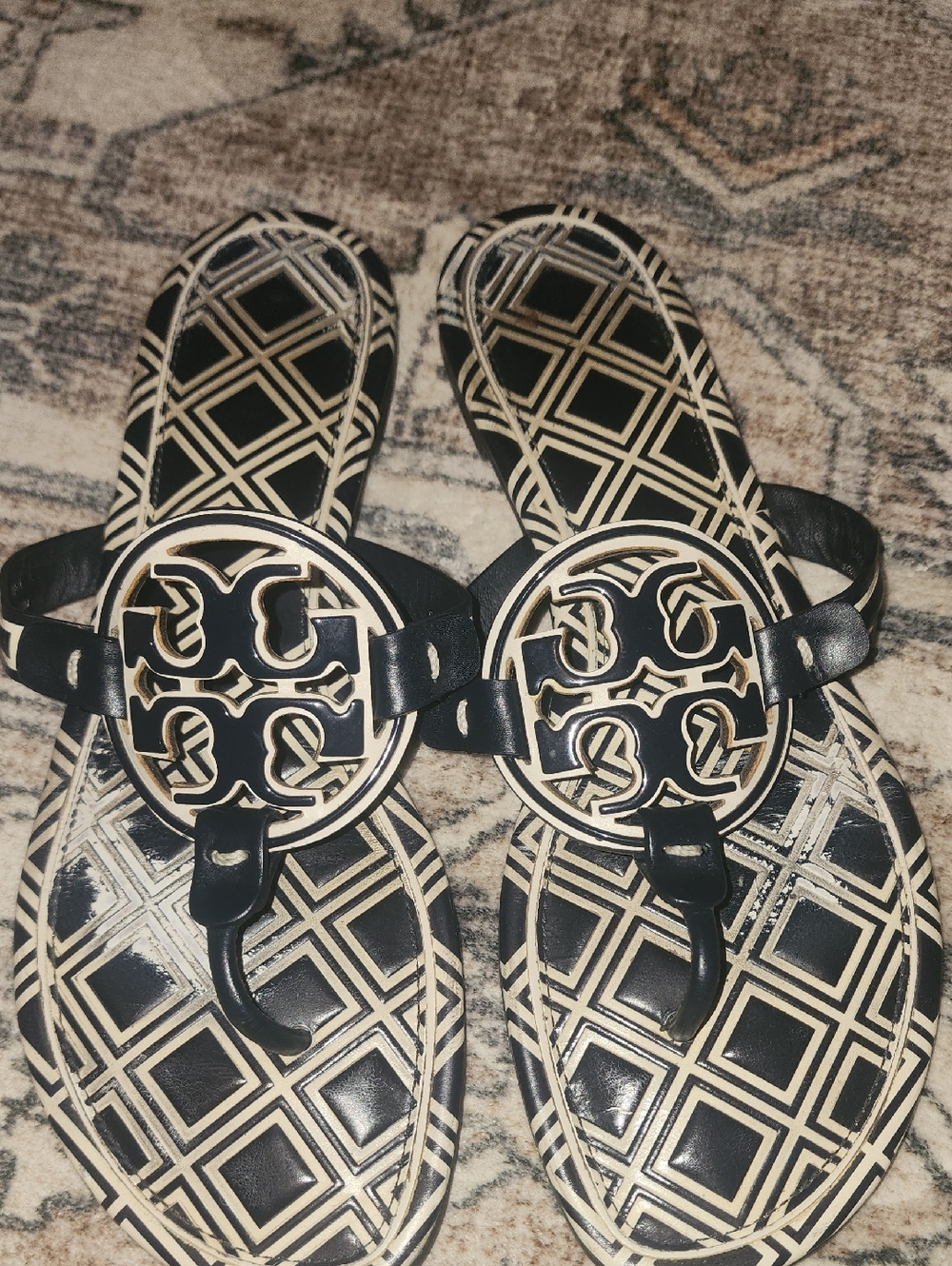 Tory Burch Size 10 Women’s Navy and  White Patterned Thong Sandals